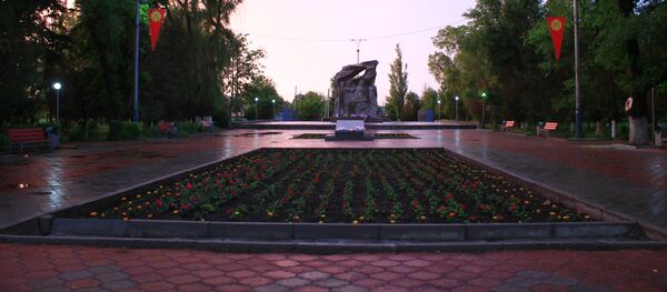 Вид на центральную площадь в городе Токмок. Архивное фото Вид на центральную площадь в городе Токмок. Архивное фото - Sputnik Кыргызстан