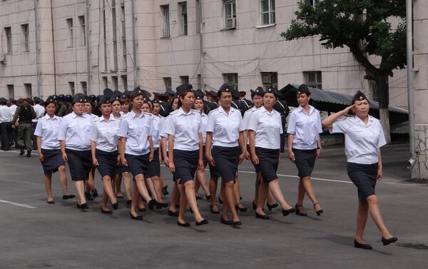 В завершении личный состав ГУВД прошел торжественным маршем. - Sputnik Кыргызстан