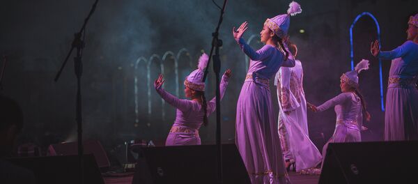 Кыргыз кыз бийчилери. Архив Кыргыз кыз бийчилери. Архив - Sputnik Кыргызстан