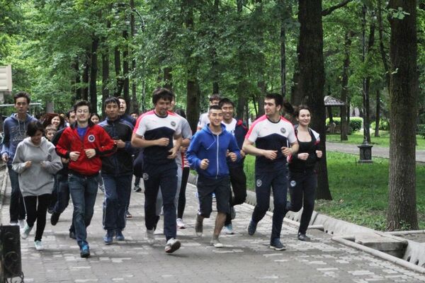 Кыргызстандын Street workout федерациясынын спортсмендери. Архив - Sputnik Кыргызстан