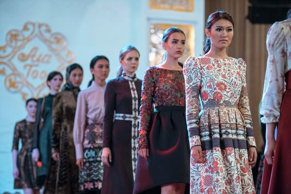 В Бишкеке прошла Неделя моды-2015. - Sputnik Кыргызстан