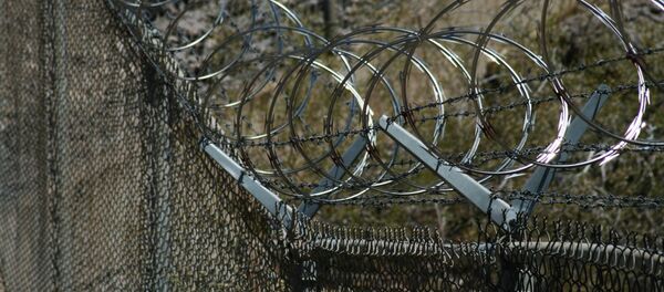 Колючая проволока на границе. Архивное фото Колючая проволока на границе. Архивное фото - Sputnik Кыргызстан