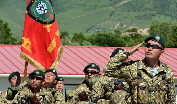 Офицеры и солдаты. Архивное фото - Sputnik Кыргызстан