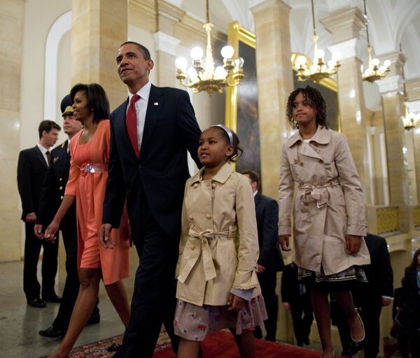 АКШ президенти Барак Обама үйбүлөсү менен. Архив - Sputnik Кыргызстан