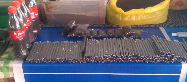 Продажа насвая на одном из рынках Бишкека. Архивное фото - Sputnik Кыргызстан