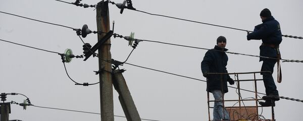 Ремонт линий электропередачи. Архивное фото - Sputnik Кыргызстан