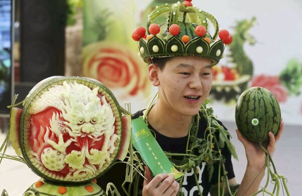 В пекинском пригороде открылся фестиваль арбузов. - Sputnik Кыргызстан