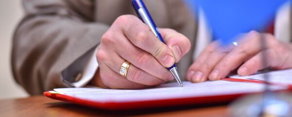 Подпись на документ - Sputnik Кыргызстан