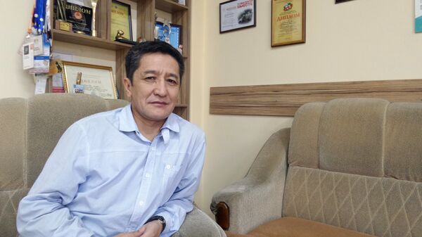 Темир Бирназаров: азыркы жеңил-желпи фильмдер коомдун жүгүн аркалай албайт  - Sputnik Кыргызстан