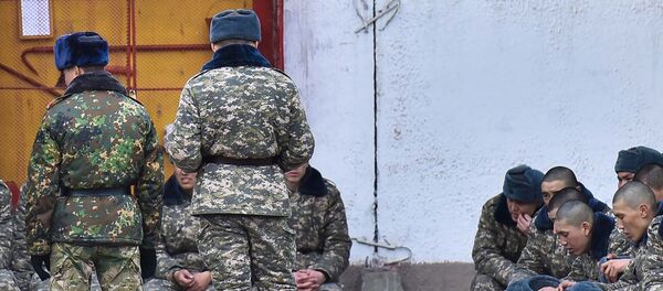 Солдаты Национальной гвардии на отдыхе. Архивное фото - Sputnik Кыргызстан