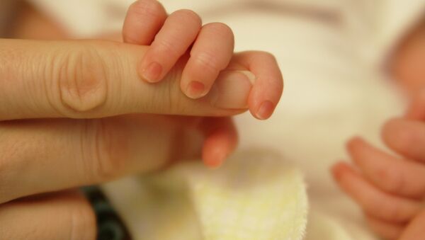Рука новорожденного малыша. Архивное фото - Sputnik Кыргызстан