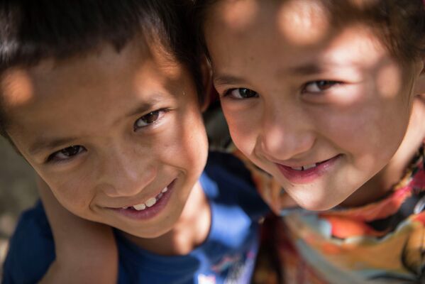 Близнецы Юсуп и Зулайка — дети этнических кыргызов, переселившихся из Таджикистана. - Sputnik Кыргызстан