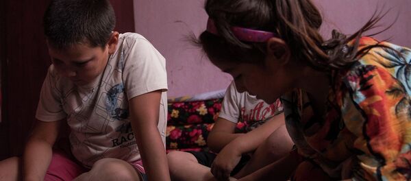 Ойноп жаткан балдар. Архив Ойноп жаткан балдар. Архив - Sputnik Кыргызстан