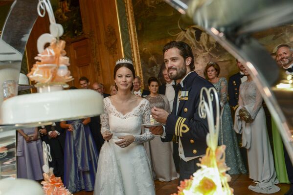 Шведский принц Карл Филипп женился на бывшей модели Софии Хелльквист. - Sputnik Кыргызстан