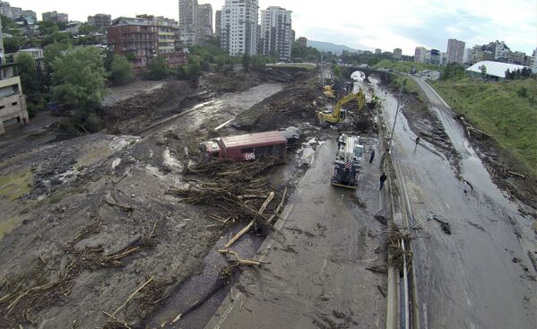 Жертвами наводнения в Тбилиси стали 12 человек. - Sputnik Кыргызстан