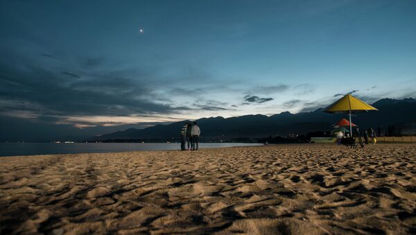 Пляж санатории Кыргызское взморье на берегу Иссык-Куля ночью. Архивное фото - Sputnik Кыргызстан