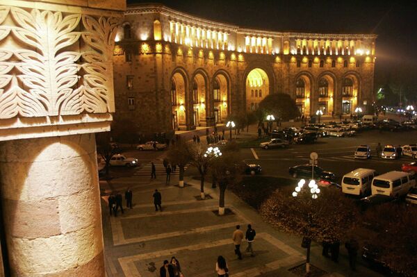 Комплекс зданий правительства Армении на главной площади Еревана. Архивное фото - Sputnik Кыргызстан