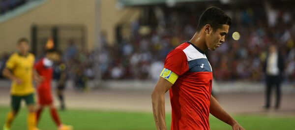 Футболист сборной Кыргызстана во время матча. Архивное фото - Sputnik Кыргызстан