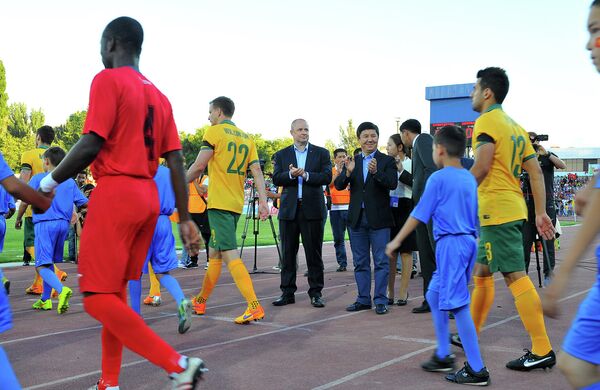 Глава кабмина Темир Сариев во время игры Кыргызстан–Австралия. Архивное фото - Sputnik Кыргызстан