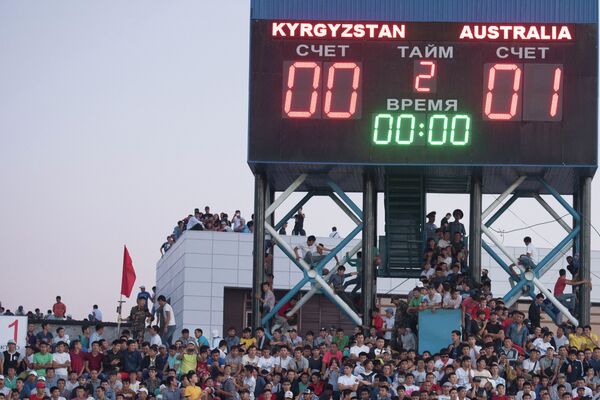 Болельщики на матче Кыргызстан Австралия. Архивное фото - Sputnik Кыргызстан