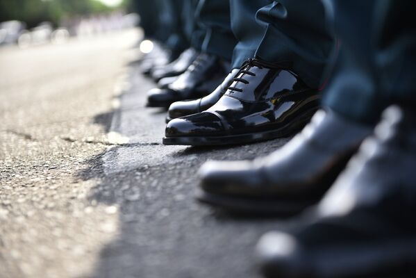 Начищенная до блеска обувь. Военная закалка прививается с первого года учебы - Sputnik Кыргызстан