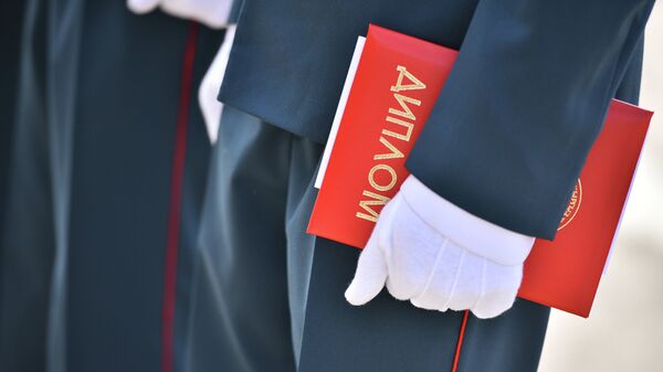 Красный диплом офицера. Архивное фото - Sputnik Кыргызстан