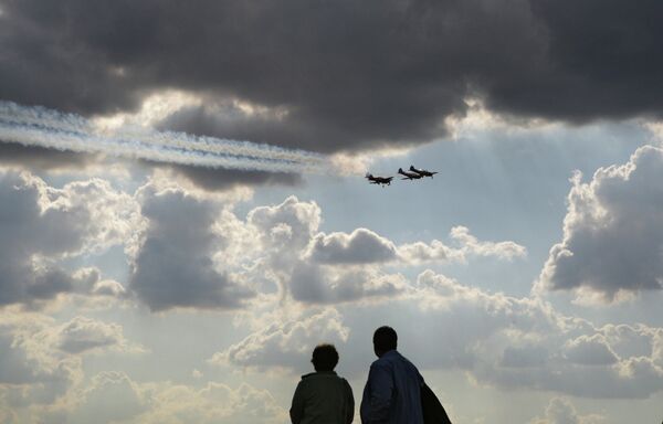 Самолеты в небе. Архивное фото - Sputnik Кыргызстан