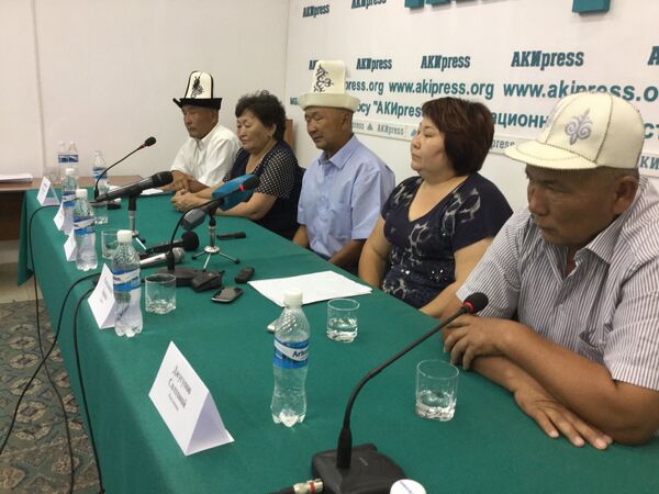 На пресс-конференция адвокат и семья Шабаевых. Архивное фото - Sputnik Кыргызстан