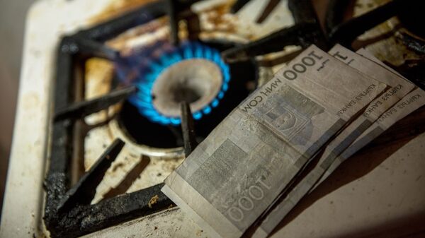 Архивное фото газовой плиты с деньгами - Sputnik Кыргызстан
