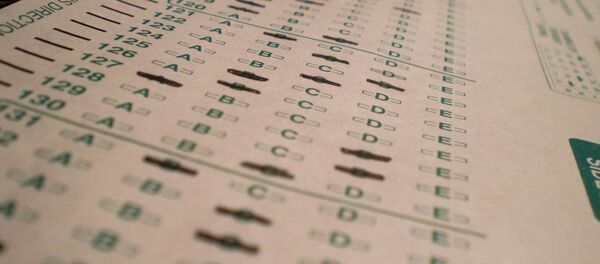 Лист с ответами от теста. Архивное фото - Sputnik Кыргызстан