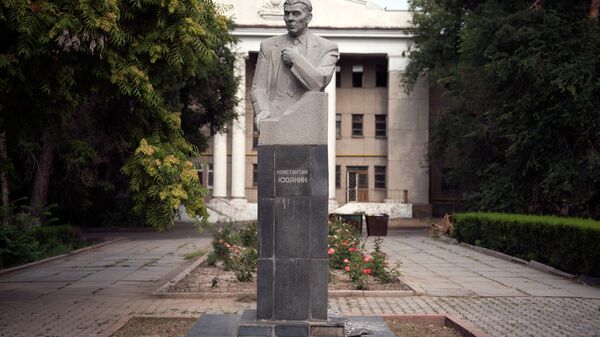 Памятник Константину Юдахину. Архивное фото - Sputnik Кыргызстан