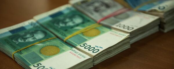 Пачка кыргызской валюты. Архивное фото - Sputnik Кыргызстан