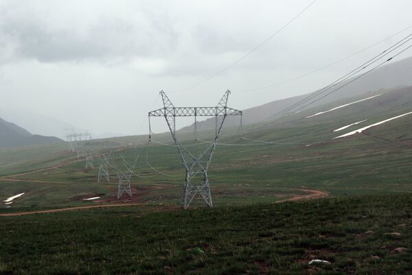 На перевале Кырк-Кыз идет строительство высоковольтной линии электропередачи Датка — Кемин. Архивное фото - Sputnik Кыргызстан
