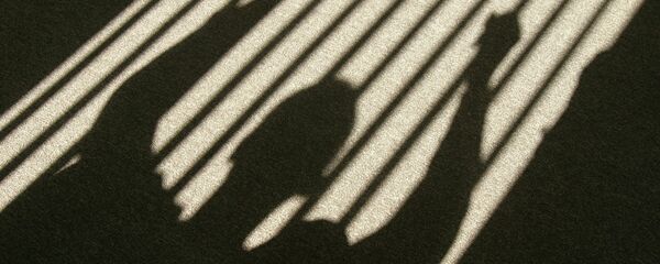 Тень задержанного. Архивное фото - Sputnik Кыргызстан