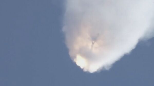 Американская ракета-носитель Falcon 9 с грузом для МКС на борту взорвалась через несколько минут после старта с космодрома на мысе Канаверал в воскресенье. Смотрите на видео момент аварии. - Sputnik Кыргызстан