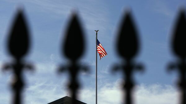 Вашингтон. Флаг США над Белым домом. Архивное фото - Sputnik Кыргызстан