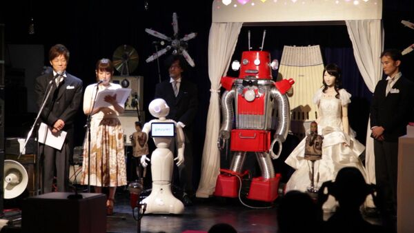 Первая в мире свадьба роботов состоялась в Токио. Смотрите на видео, как необычные новобрачные обменялись поцелуем. - Sputnik Кыргызстан