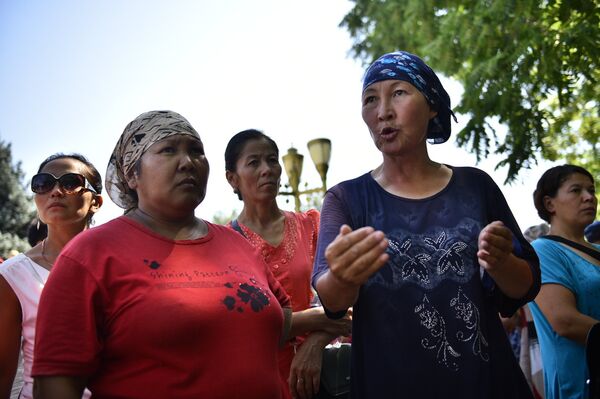 Продавцы с Ошского рынка требуют вернуть свои места - Sputnik Кыргызстан