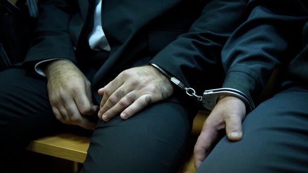 Мужчины в наручниках. Архивное фото - Sputnik Кыргызстан