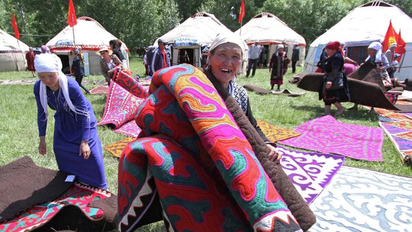 Участница фестиваля народного творчества в Нарыне. Архивное фото - Sputnik Кыргызстан