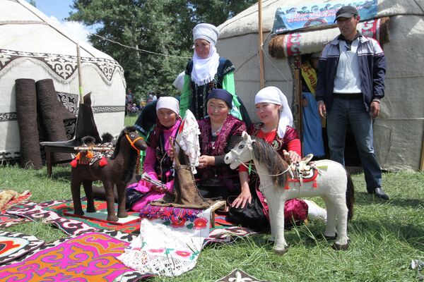 Работы, продемонстрированные на фестивале, показали безграничность умений кыргызских мастеров - Sputnik Кыргызстан