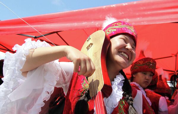 Культурное мероприятие сопровождалось музыкой и песнями - Sputnik Кыргызстан