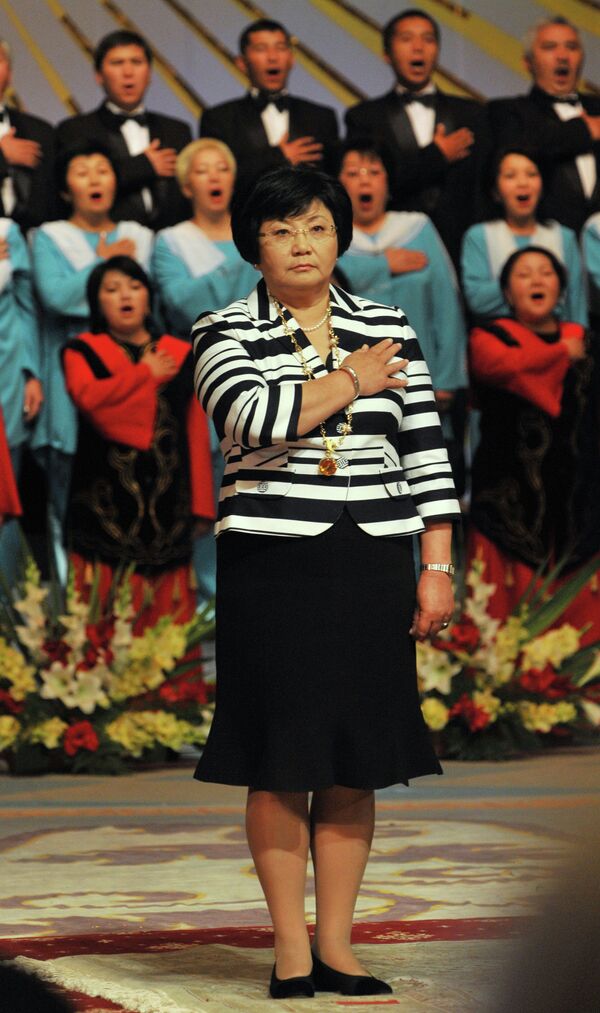Инаугурация президента Розы Отунбаевой. Она пообещала создать в Кыргызстане новую политическую культуру, основанную на строгом соблюдении законов - Sputnik Кыргызстан