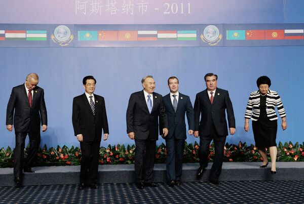 5 июня 2011 года президент Роза Отунбаева приняла участие в работе Шанхайской организации сотрудничества (ШОС) - Sputnik Кыргызстан