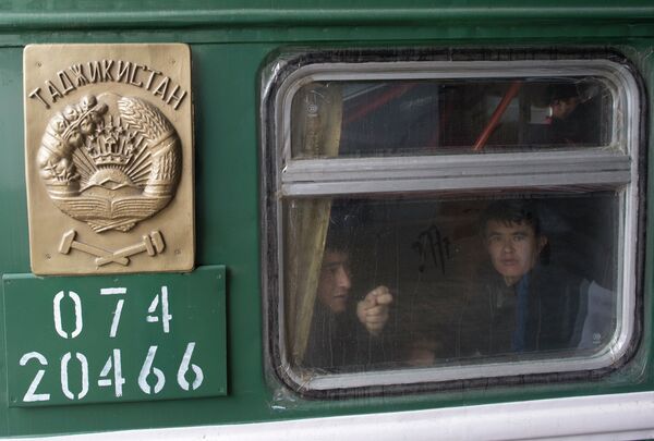 Пассажиры поезда Москва-Душанбе. Архивное фото - Sputnik Кыргызстан