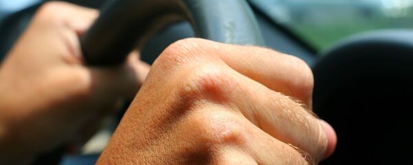 Мужчина за рулем. Архивное фото - Sputnik Кыргызстан