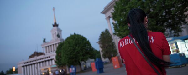 Девушка в футболке в Москве. Архивное фото - Sputnik Кыргызстан