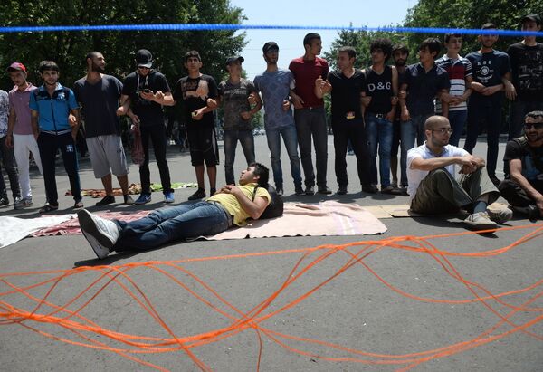 Участники акции протеста против повышения тарифов на электроэнергию в Ереване. Архивное фото - Sputnik Кыргызстан