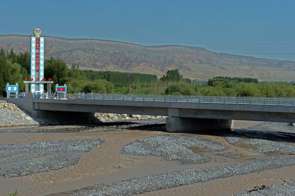 Открытия моста через реку Кок-Арт в Сузакском районе Джалал-Абадской области - Sputnik Кыргызстан