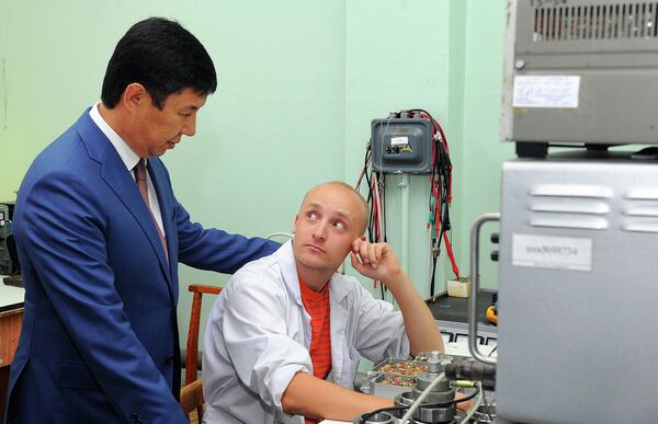Сариев: Кыргызстандын коргонуу-өнөр жай ишканалары атаандаштыкка жөндөмдүү - Sputnik Кыргызстан